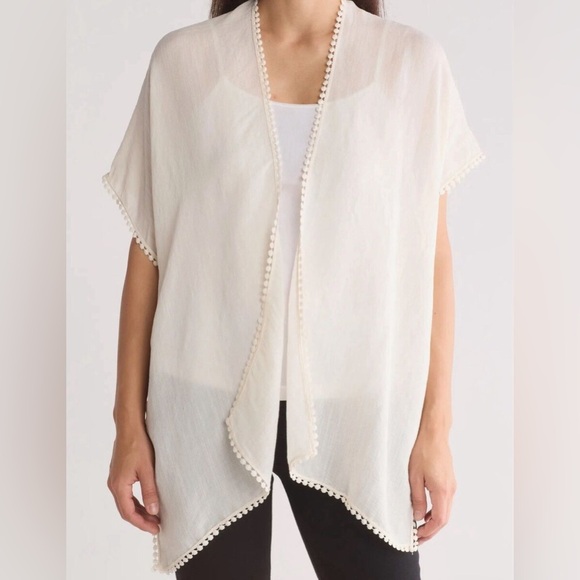 Steve Madden Women's Lace Inset Ruana, new with tag - Picture 4 of 9